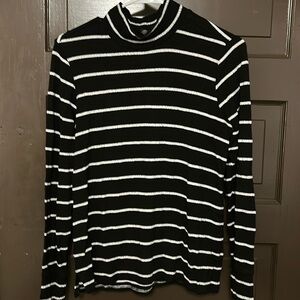 Lucky Brand sweater; small 🍀